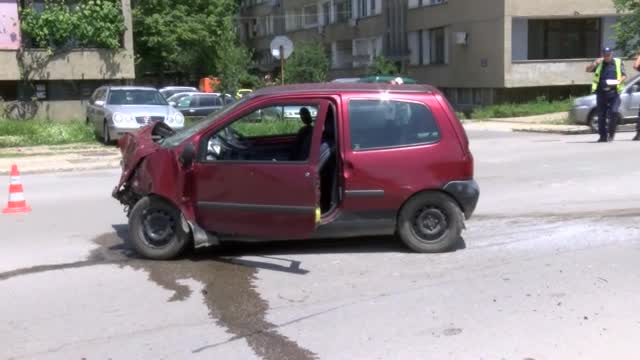 Две жени в болница след катастрофа в Казанлък