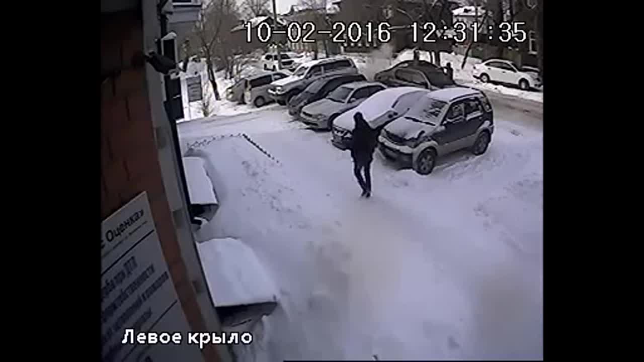 Когато някой ви блокира изхода от сградата...