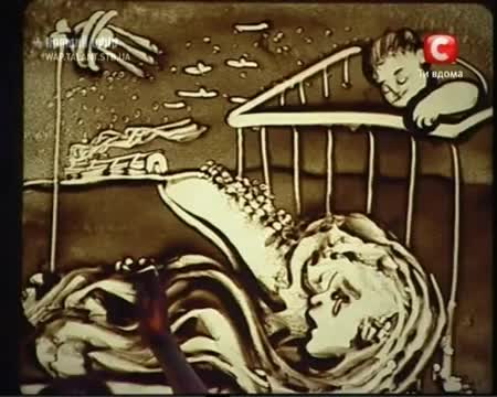 Истински талант красиво момиче рисува на пясък 