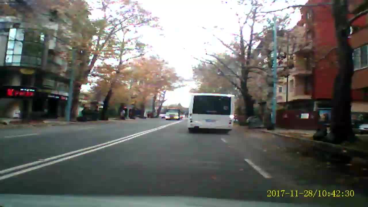 Автобус на червено