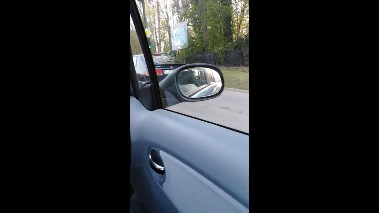 Каране в аварийната лента