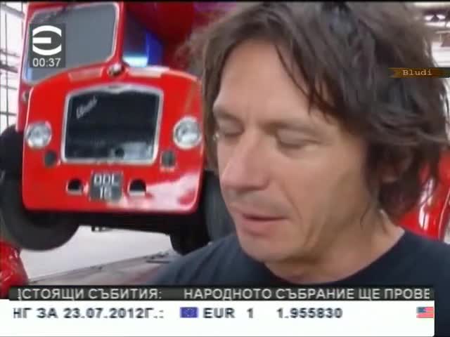 Автобус, правещ лицеви опори, стана символ на Олимпийските игри в Лондон