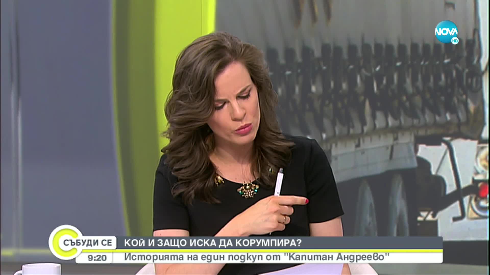 Шефът на БАБХ: Проф. Моллов ми даде папка, пълна с пари