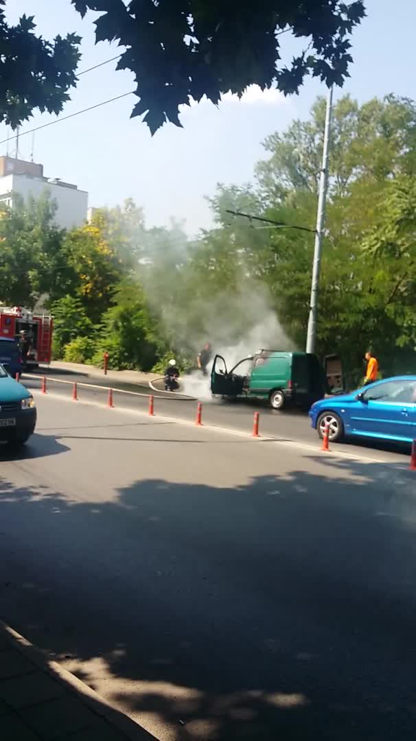 Лек автомобил изгоря в Пловдив