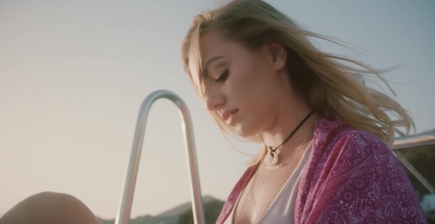 Monoir feat. Alexandra Stan - Save the night ( Music Video)