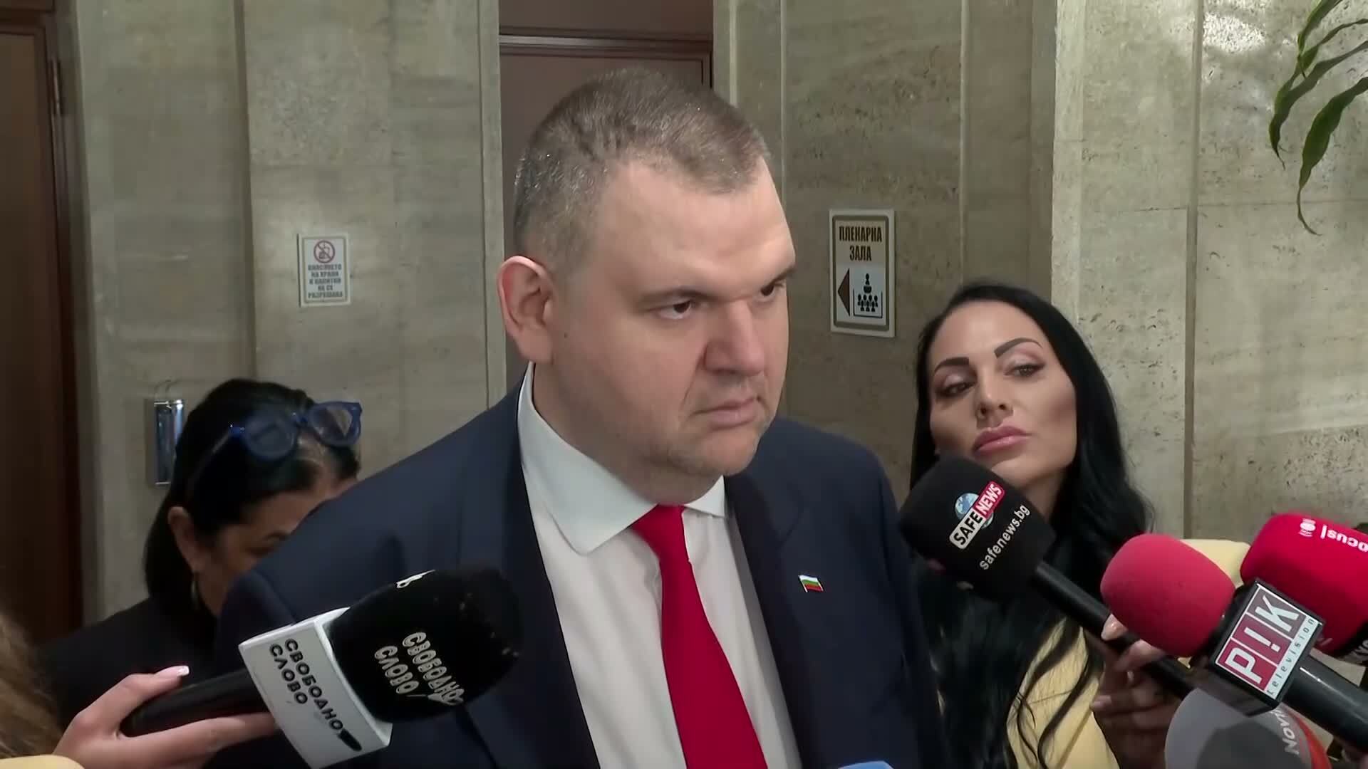 Делян Пеевски за Демерджиев: Нощем, вместо да мисли за съпругата си, мисли за мен