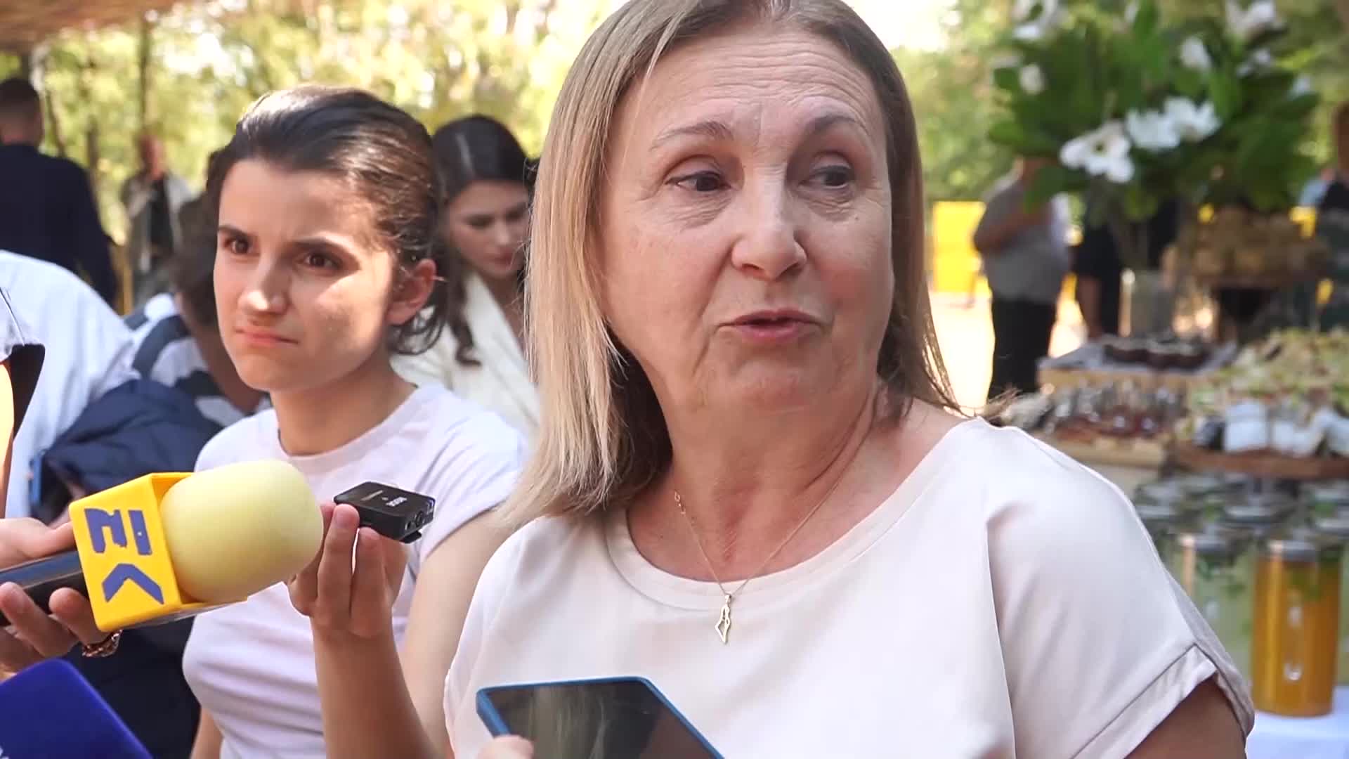 Румяна Бъчварова на учредяването на Инициативния комитет на Гюров и Кандев