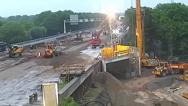 Вижте как в Холандия за 2 почивни дни се строи тунел под пътя! Ето как се работи!