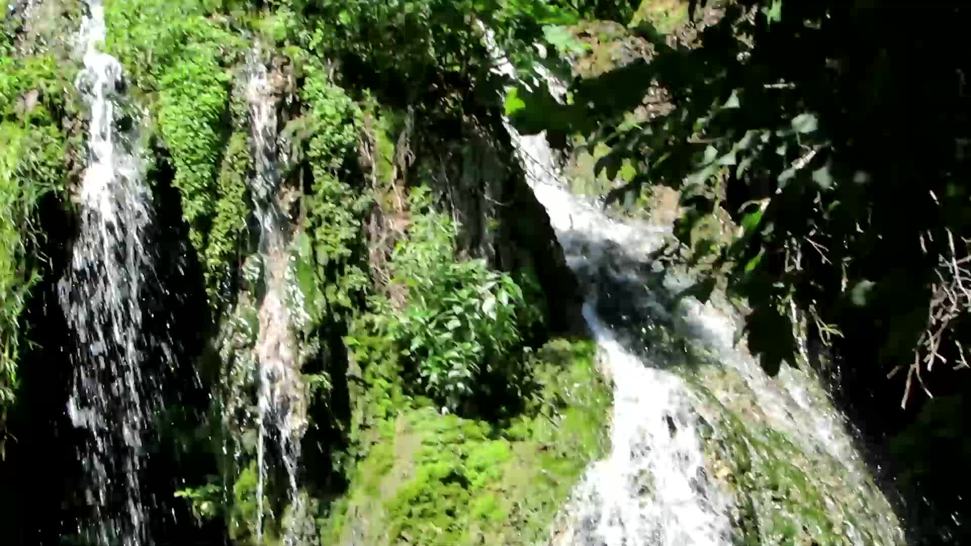 Прохладата на водопада!