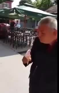 Как босненец яде сладолед?