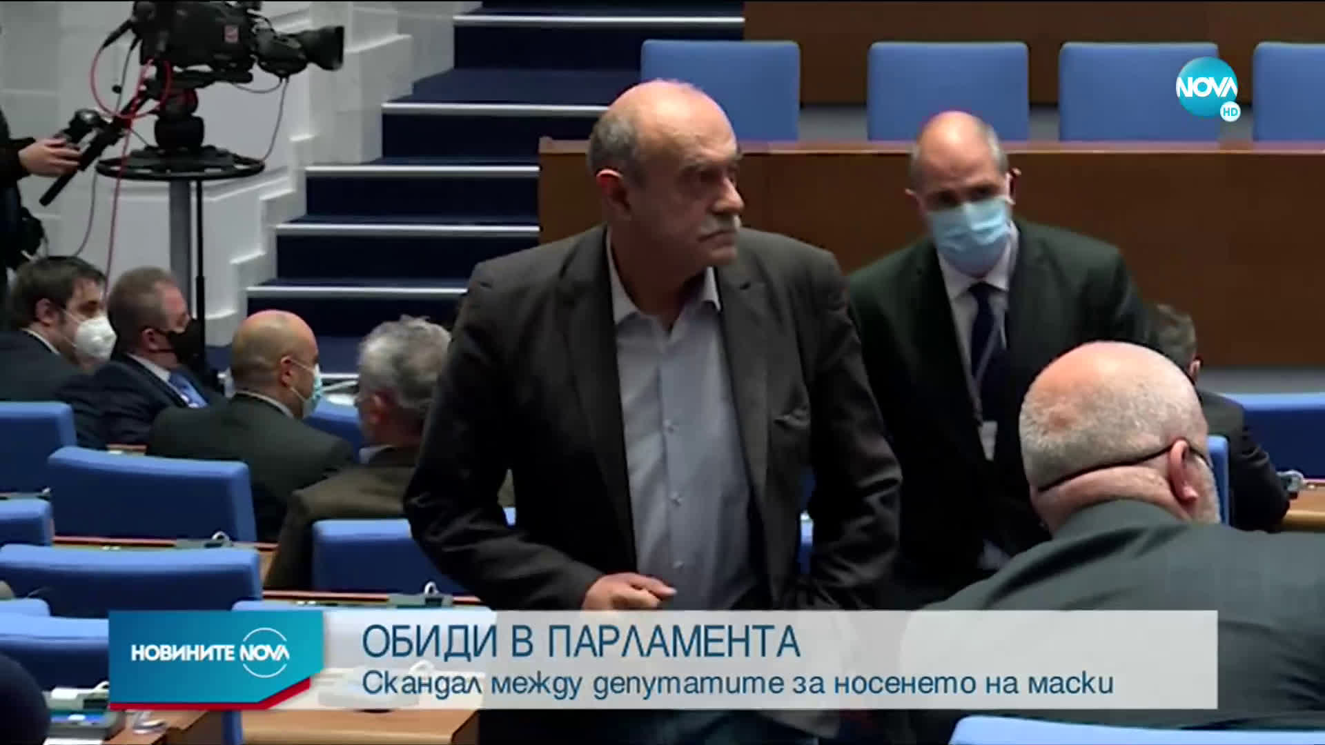 Скандал в Народното събрание заради носенето на маски в пленарната зала