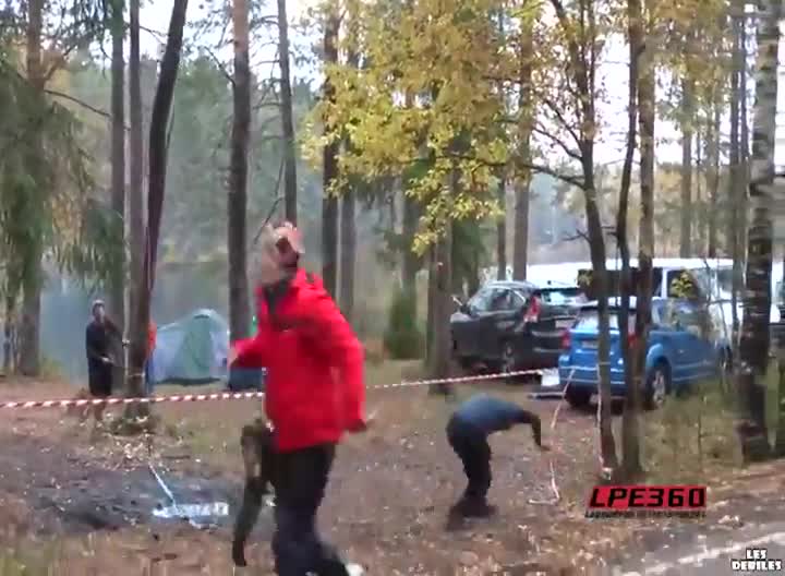 Вижте как се сече дърво в Русия!