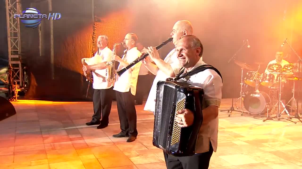 Виевска Фолк Група - Фолклорни напеви / 25 години Пайнер, 2015