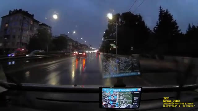 Опасно пресичане на "Цариградско шосе" с велосипед