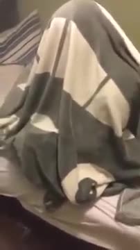 Майка му го хвана да прави нещо странно