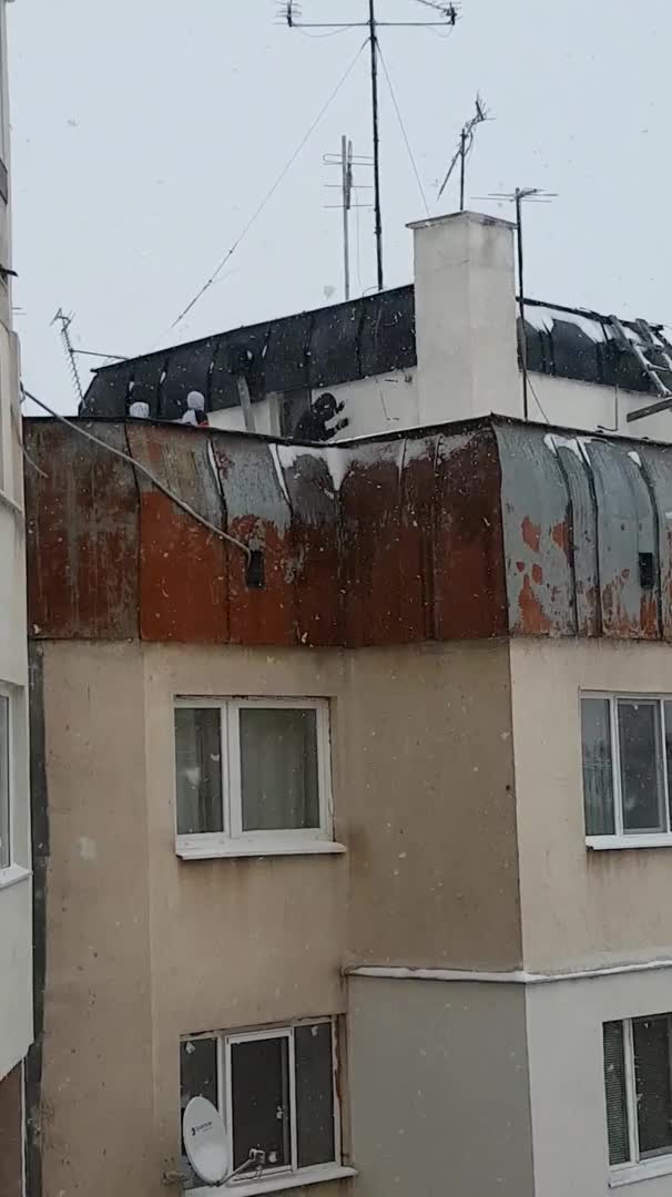Деца на покрива на 6-етажна сграда - втора част