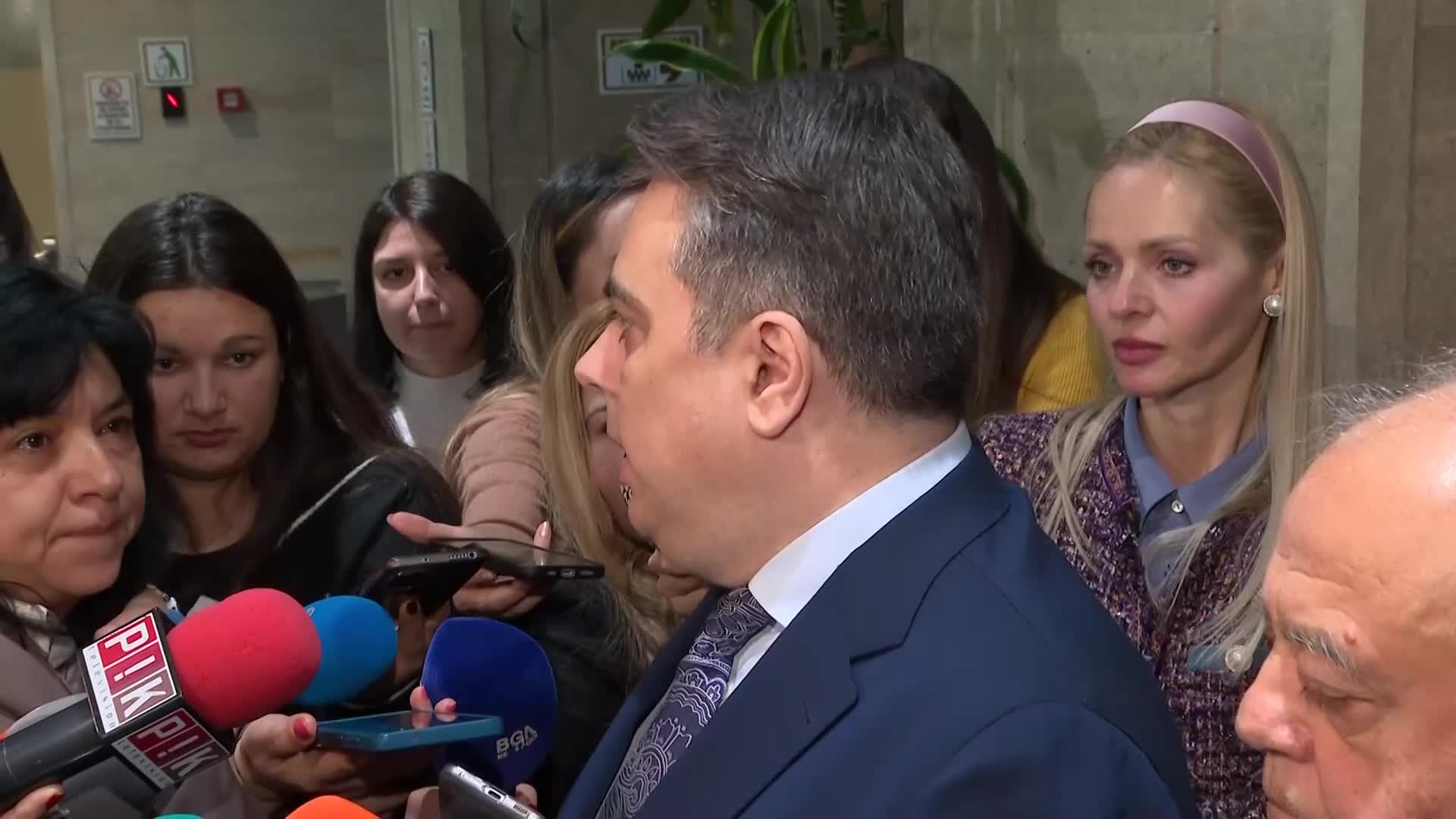 Асен Василев: Ако бюджетът не се изтегли и не се внесе нова макрорамка - ще има нови протести