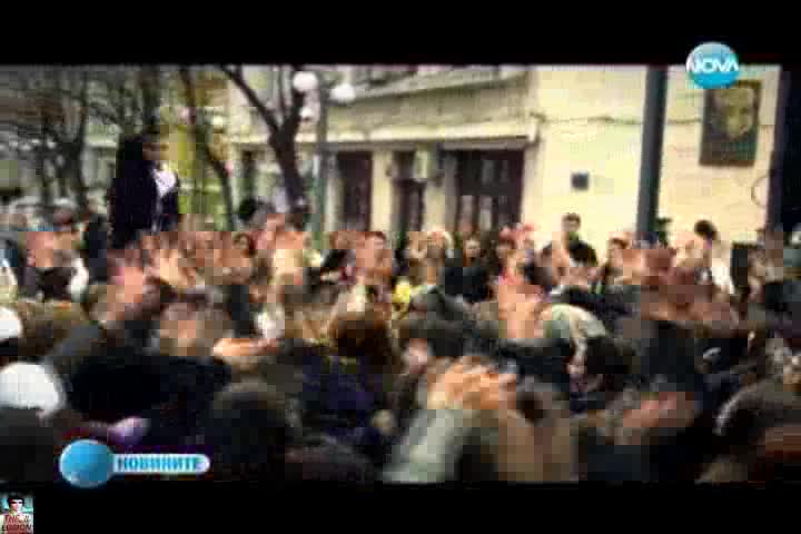 Рафи представя дебютния си kлип