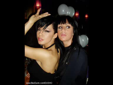 Галена - Пак Във Вихара На Купона Вири Крака И Си Показва П*****а :d