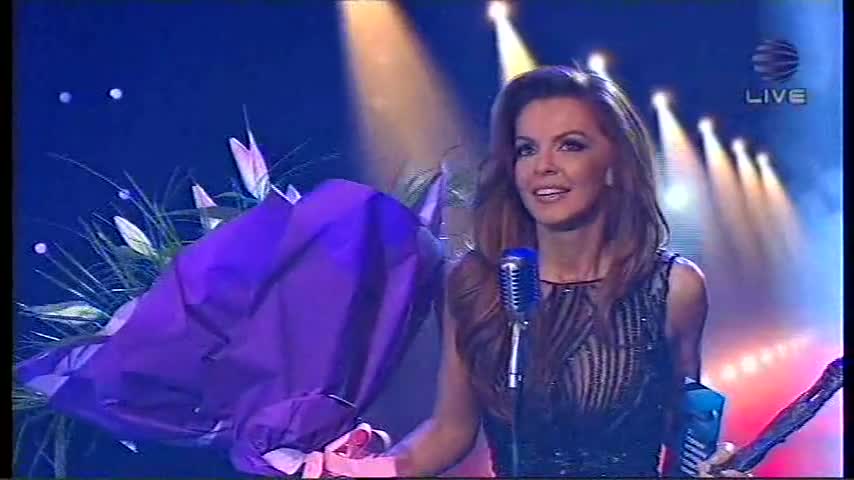 Галена е Певица на 2013 година, но я освиркаха!