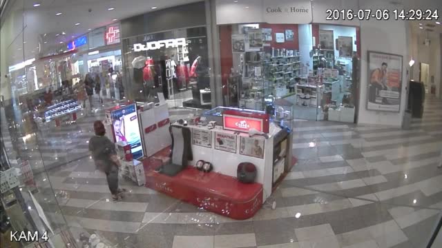 "Дръжте крадеца": Кражба в магазин в МОЛ Варна - 2