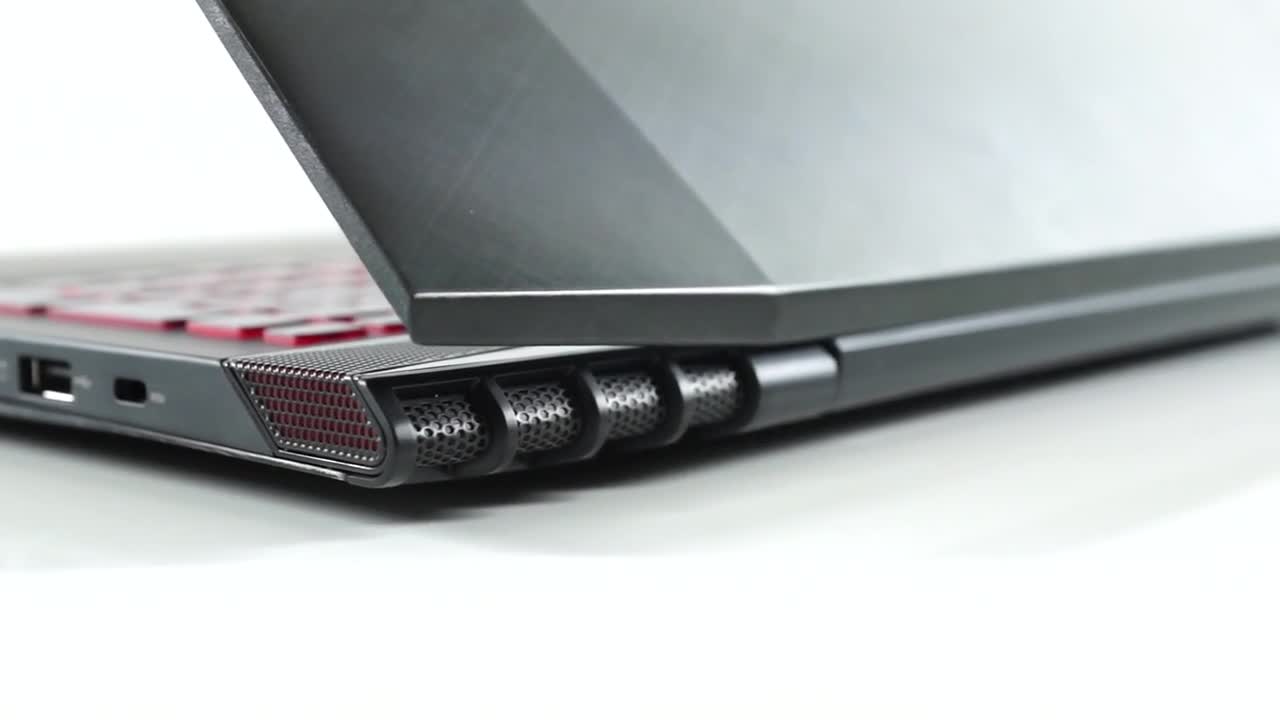 Наследникът на една геймърска легенда - Lenovo Y50 и изненада за нашите абонати :)