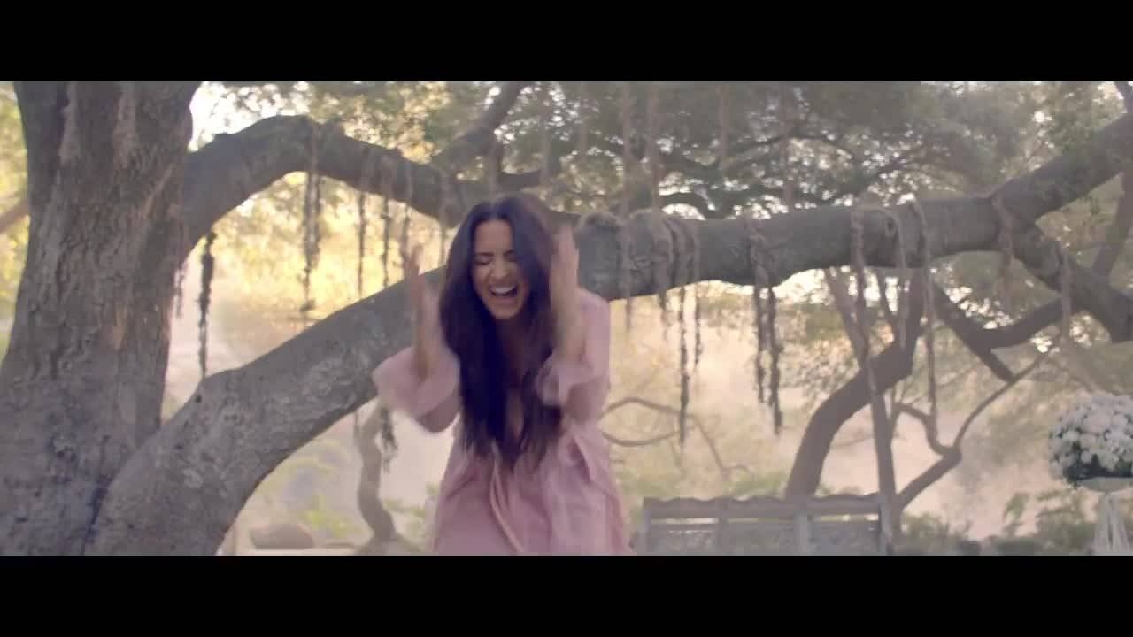 Великолепна! Demi Lovato - Tell Me You Love Me официално видео + превод