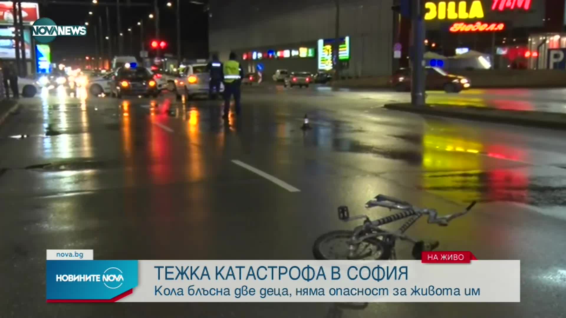 Кола блъсна две деца с велосипеди в София