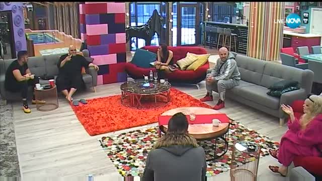Луна взима цигарите на Захажаева - Big Brother: Most Wanted 2017