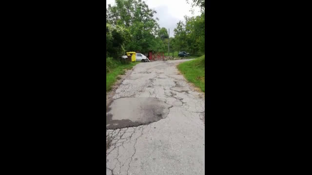 Разбит път