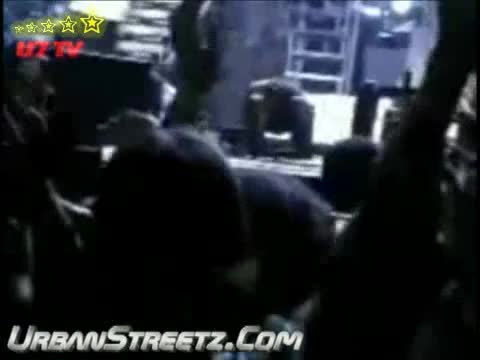 На Rihanna И Става Лошо По Време На Концерт С Chris Brown И Накрая Слиза От Сцената 7.11.2008