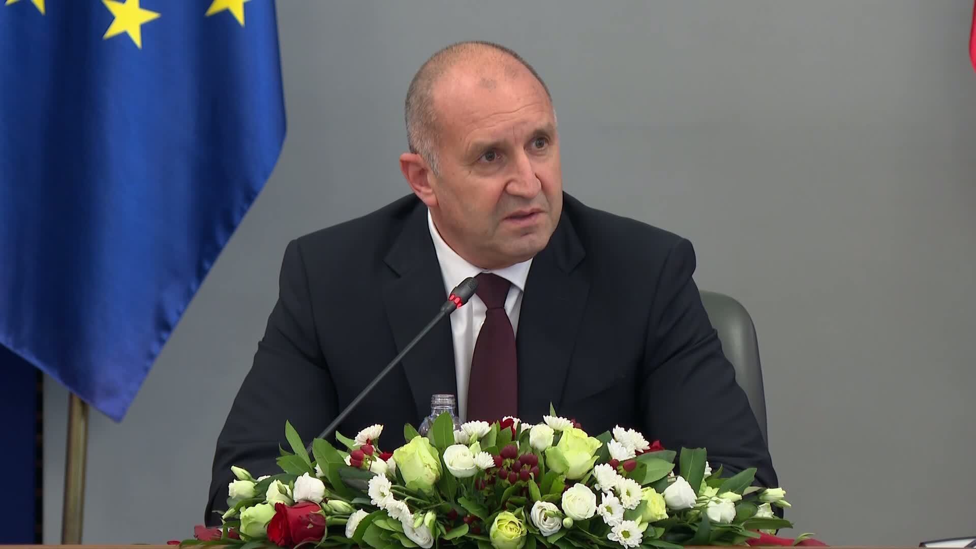 Румен Радев: Действията на правителството срещу прането на пари и корупцията са силен гарант за излизане на България от „сивия с
