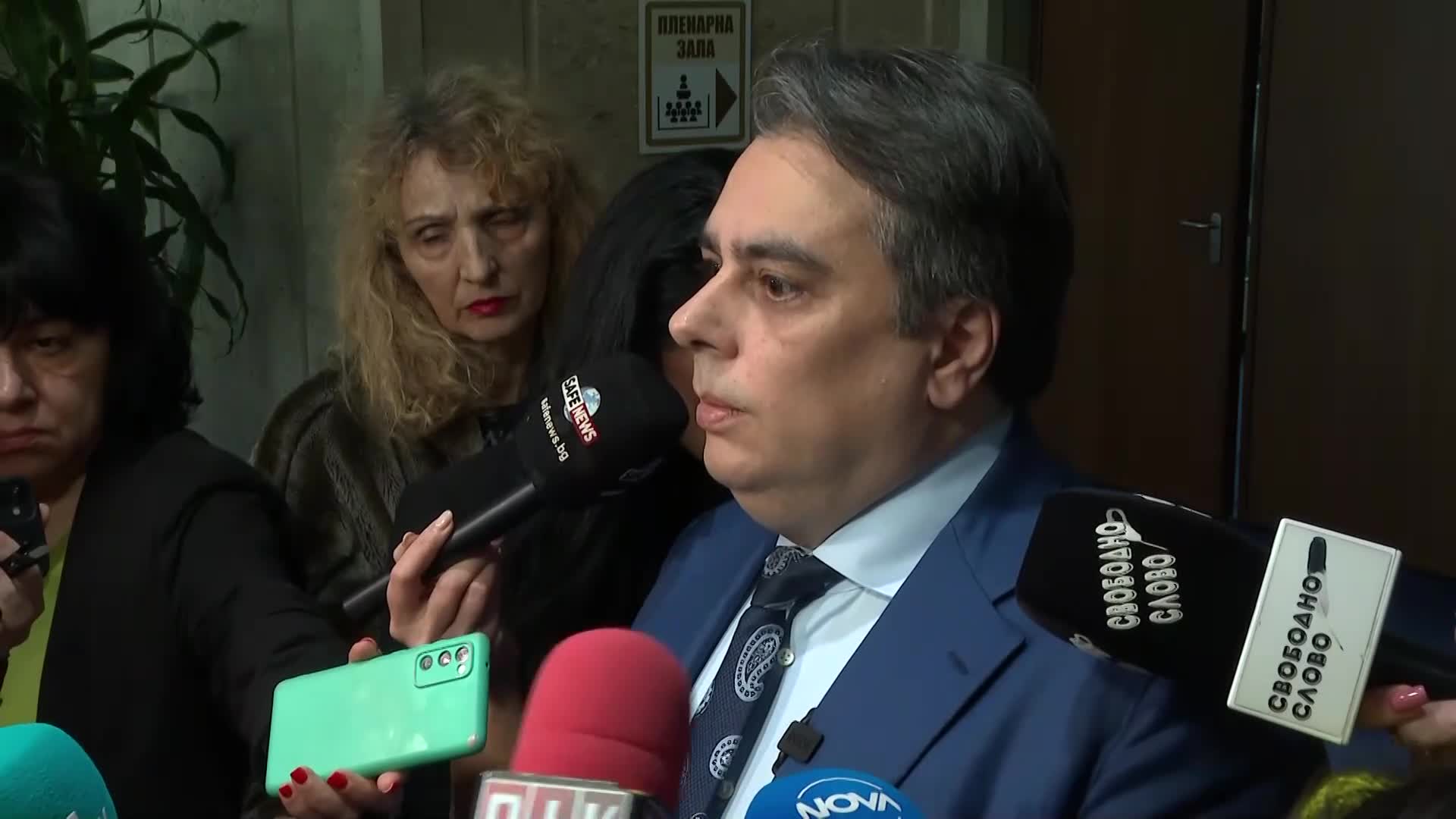 Василев: Теменужка Петкова е объркала дефицит с излишък