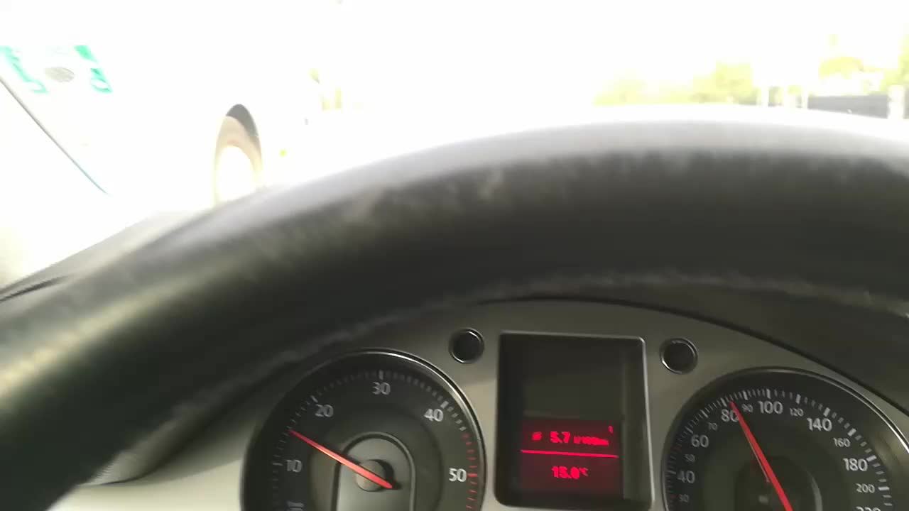 Автобус кара с 80км/ч в София.