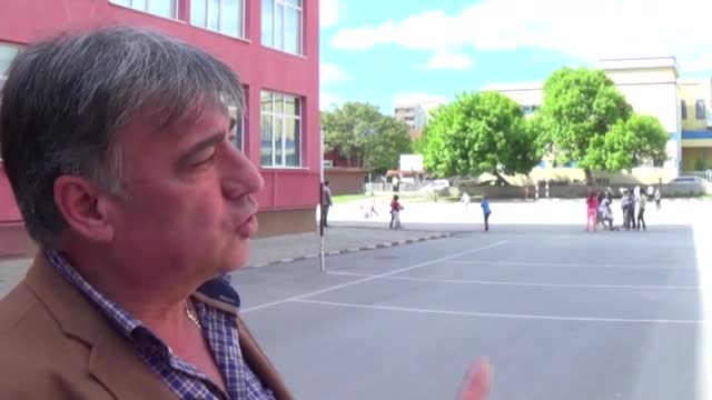 Падна мазилка в благоевградско училище - видео БГНЕС