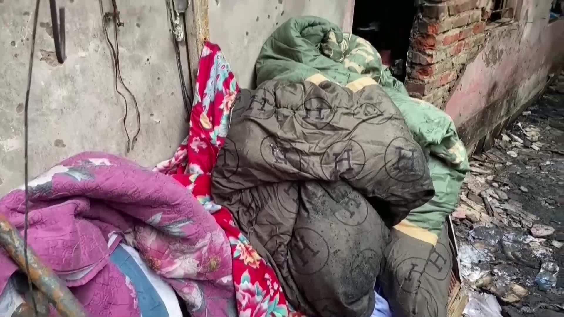 Пожар изпепели до основи многоетажна сграда в Ханой, има жертви (ВИДЕО)