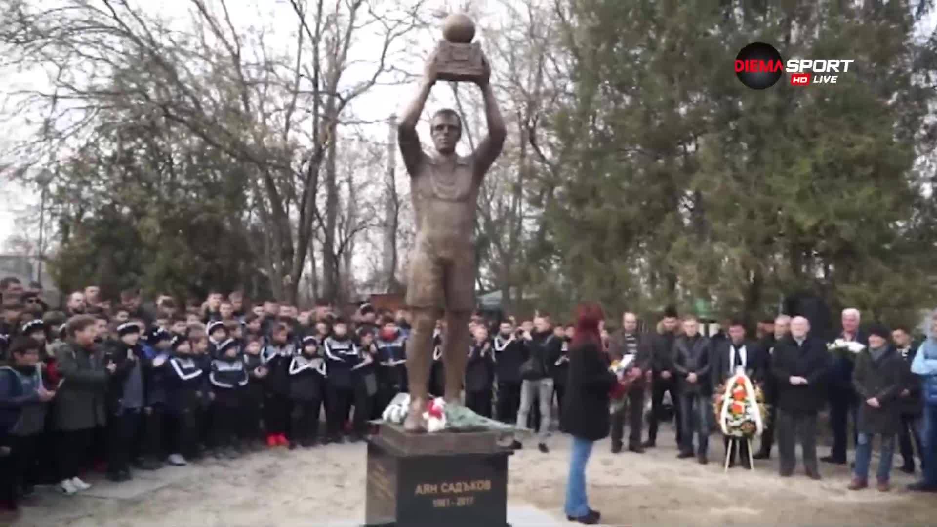 Паметник на Аян Садъков бе открит в Пловдив