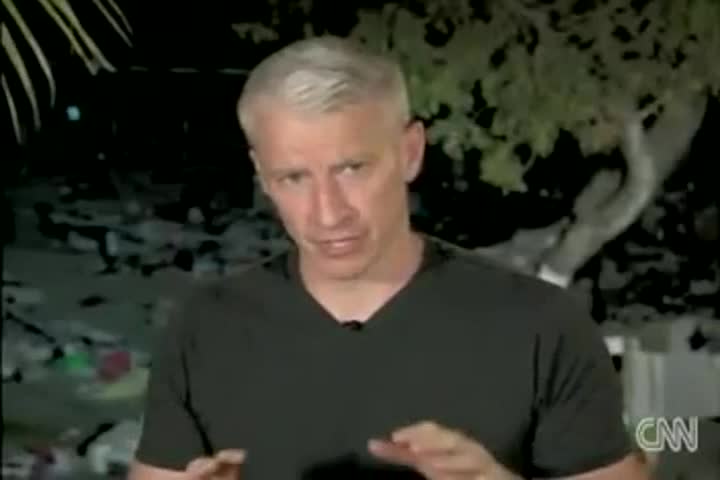 Андерсън Купър от Cnn спасява момче в Хаити 