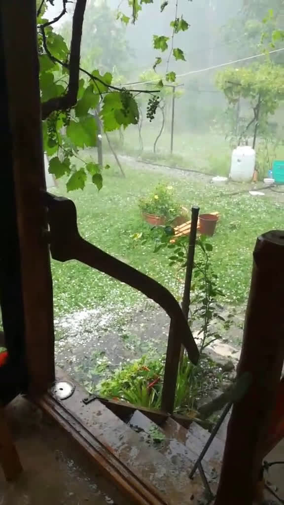 Силна градушка в с. Веслец, област Враца