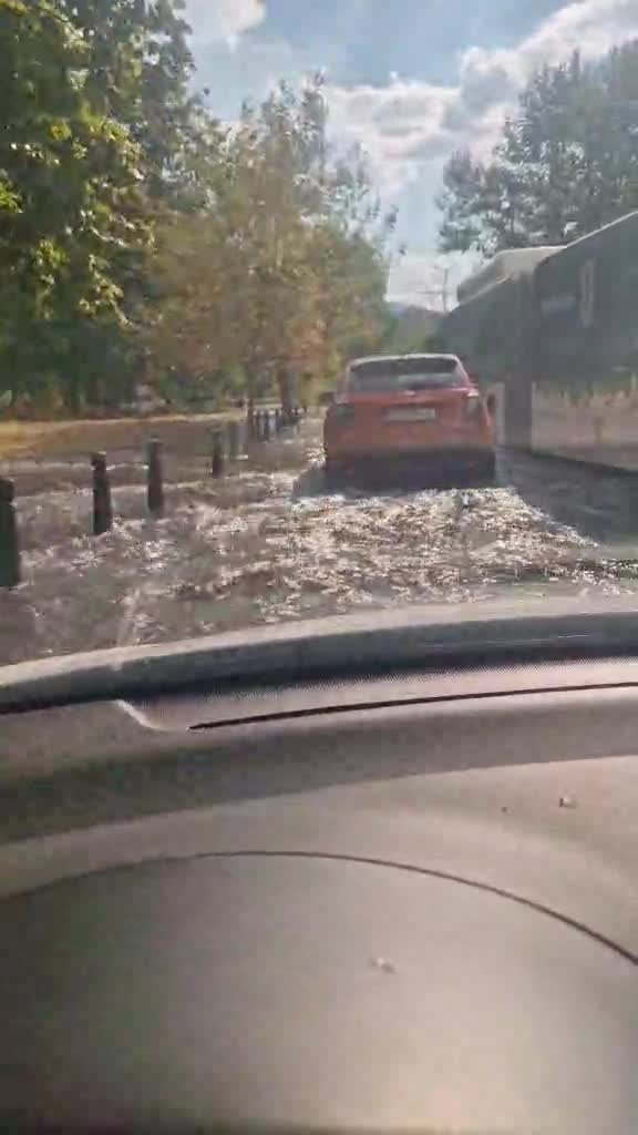 Силна буря с градушка в София