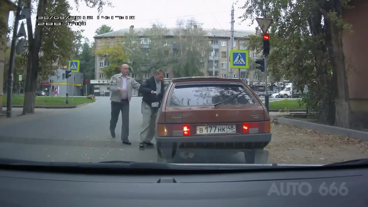 Пешеходци срещу Шофьори - Компилация