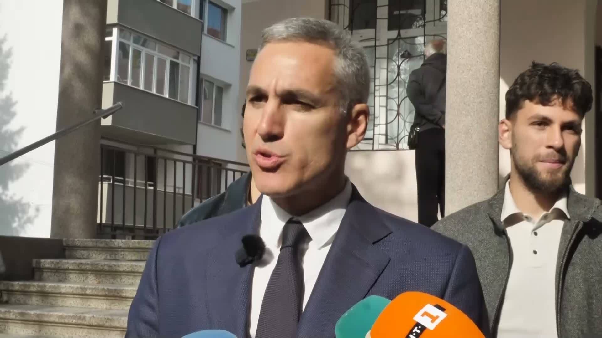 Гюров: Изборът днес е между две посоки