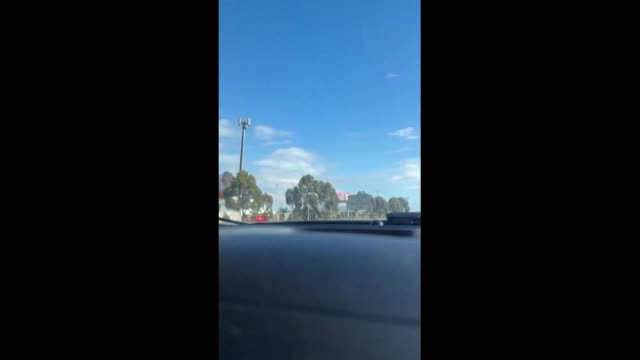 Огромен пожар в завод в Мелбърн