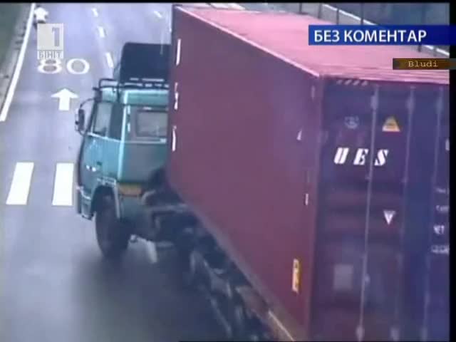 Жена оцеля като по чудо на пешеходна пътека