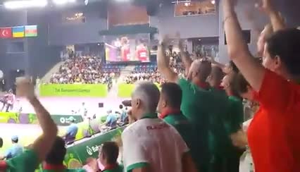 Волейболистите изпаднаха в екстаз от първото златото (видео)