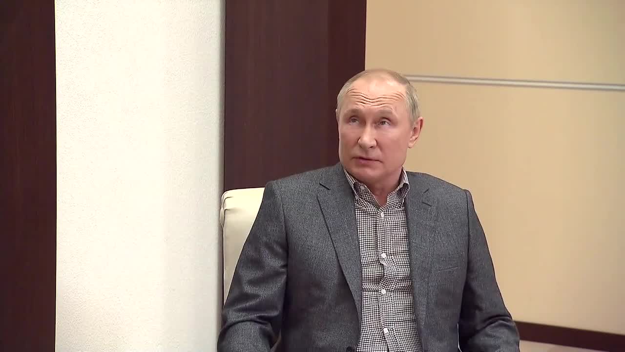 Russia: Putin announces he was revaccinated with 'Sputnik Light'