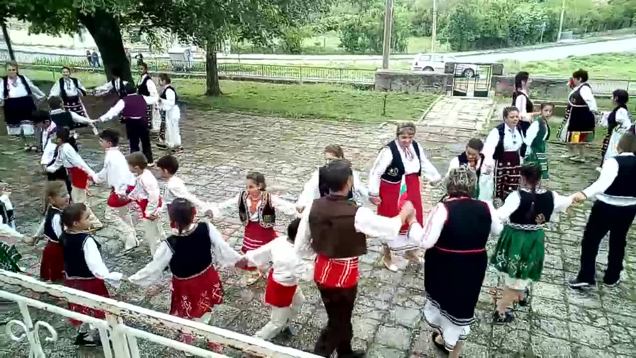 Българско хоро - "Розите на България"