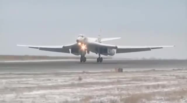 Русия изкара най-новото си чудовище срещу Ид, Крилати ракети изделие Х-101 на борда на Ty-160
