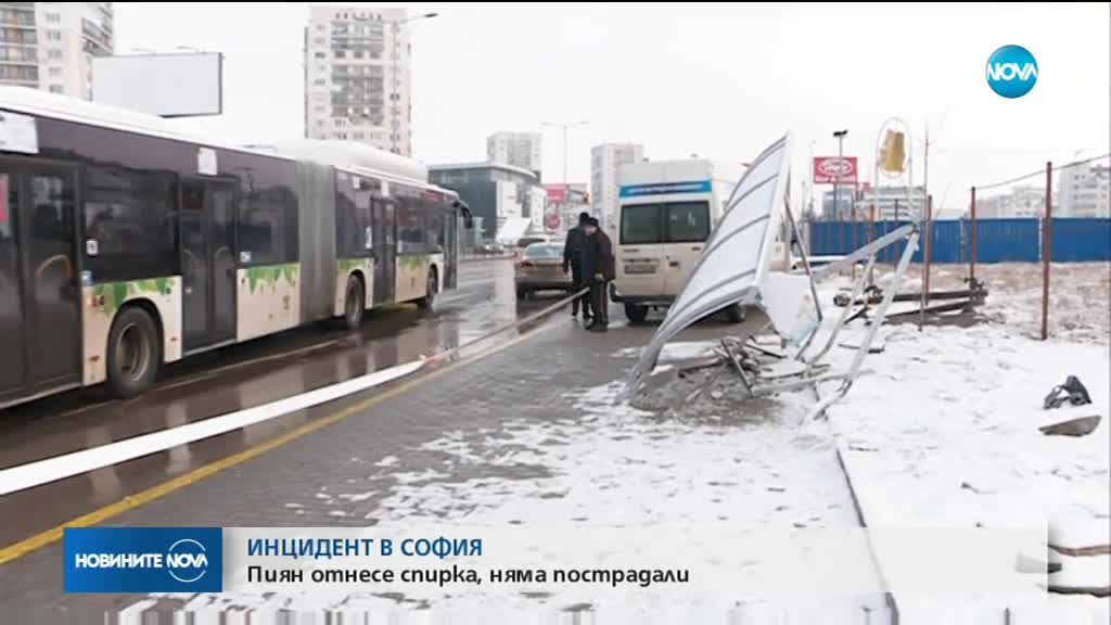 Пиян шофьор помете спирка на градския транспорт в София