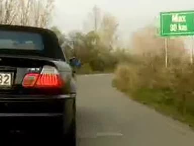Жена шофьор !!! Stupid woman driver